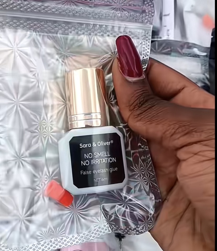 Sara & Olivia Lash Glue